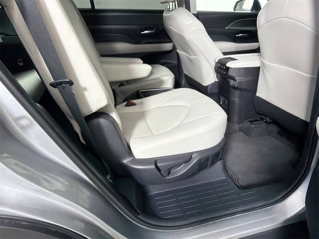 Used 2026 Toyota Grand Highlander XLE image 15