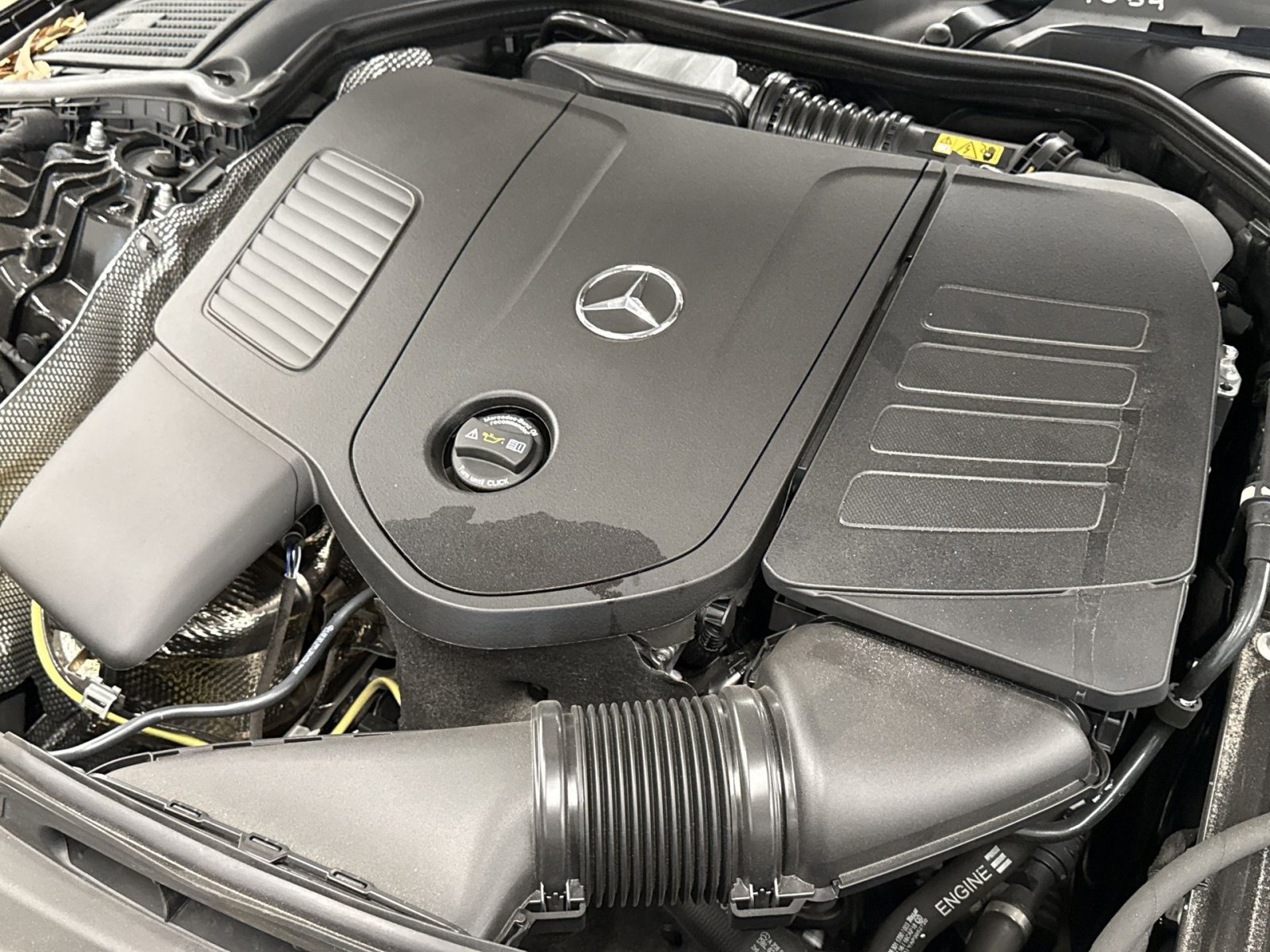Used 2025 Mercedes-Benz C 300 4MATIC Sedan image 31