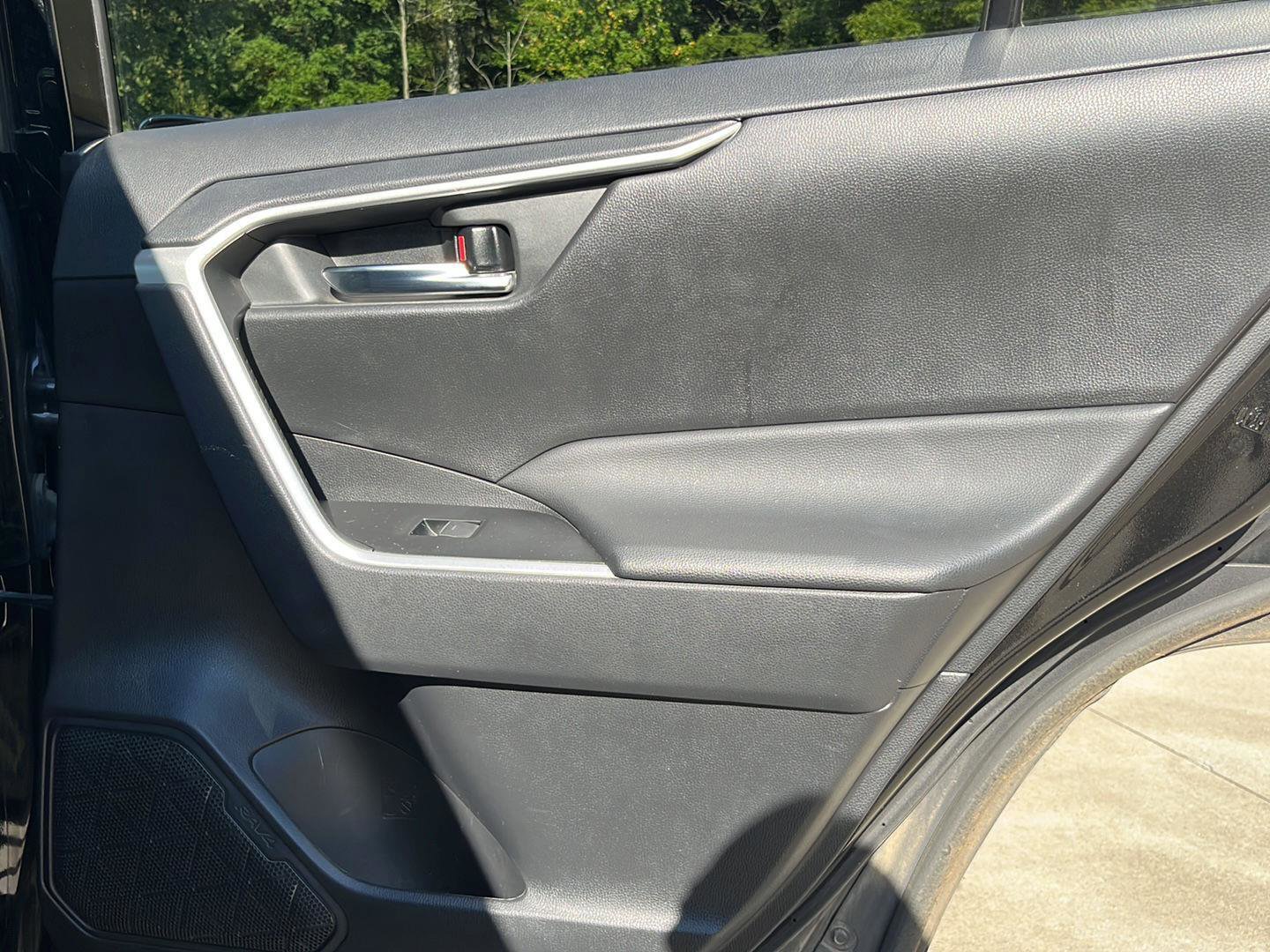 Used 2022 Toyota RAV4 XLE Premium image 29