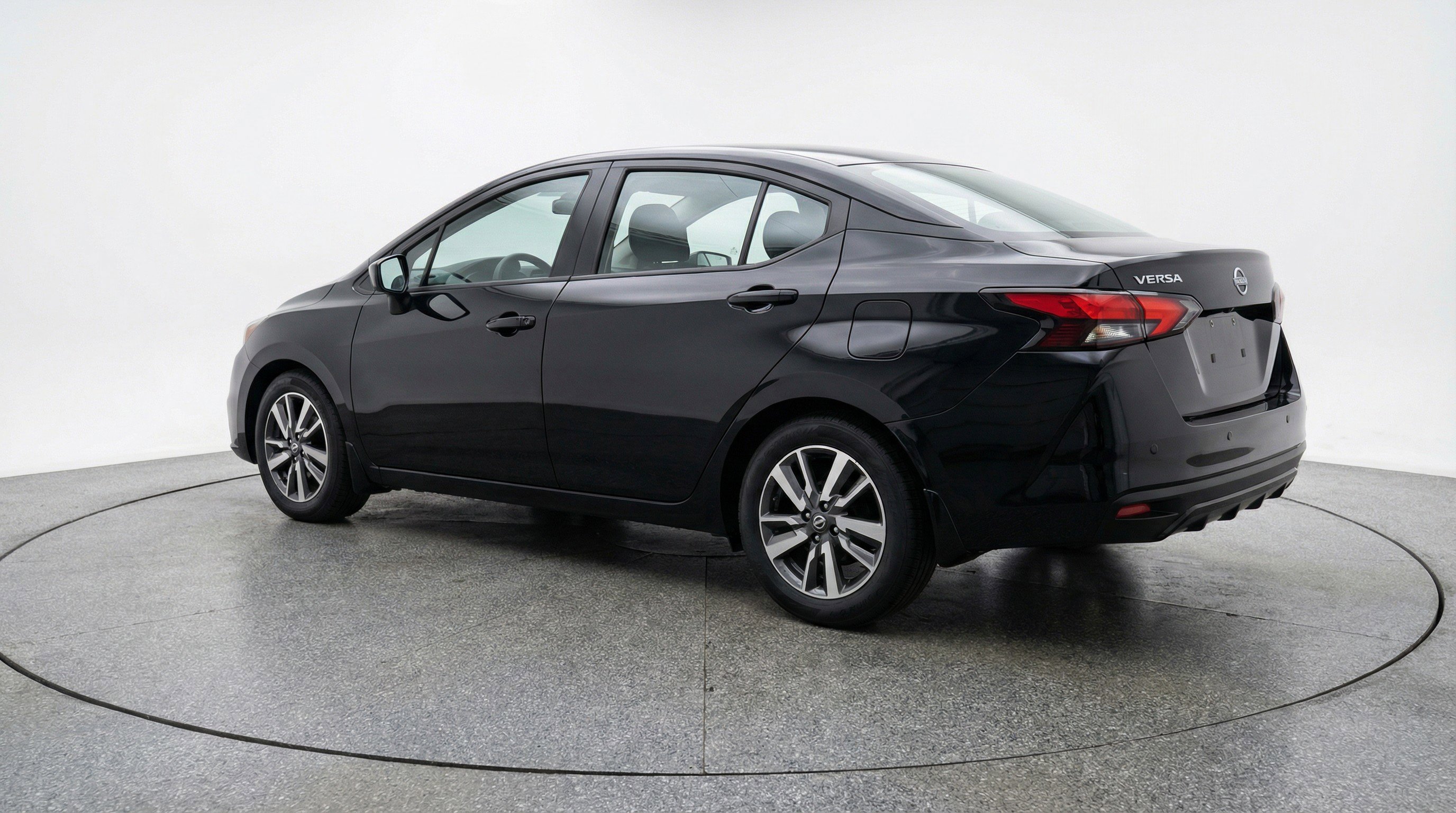 Used 2025 Nissan Versa SV image 6