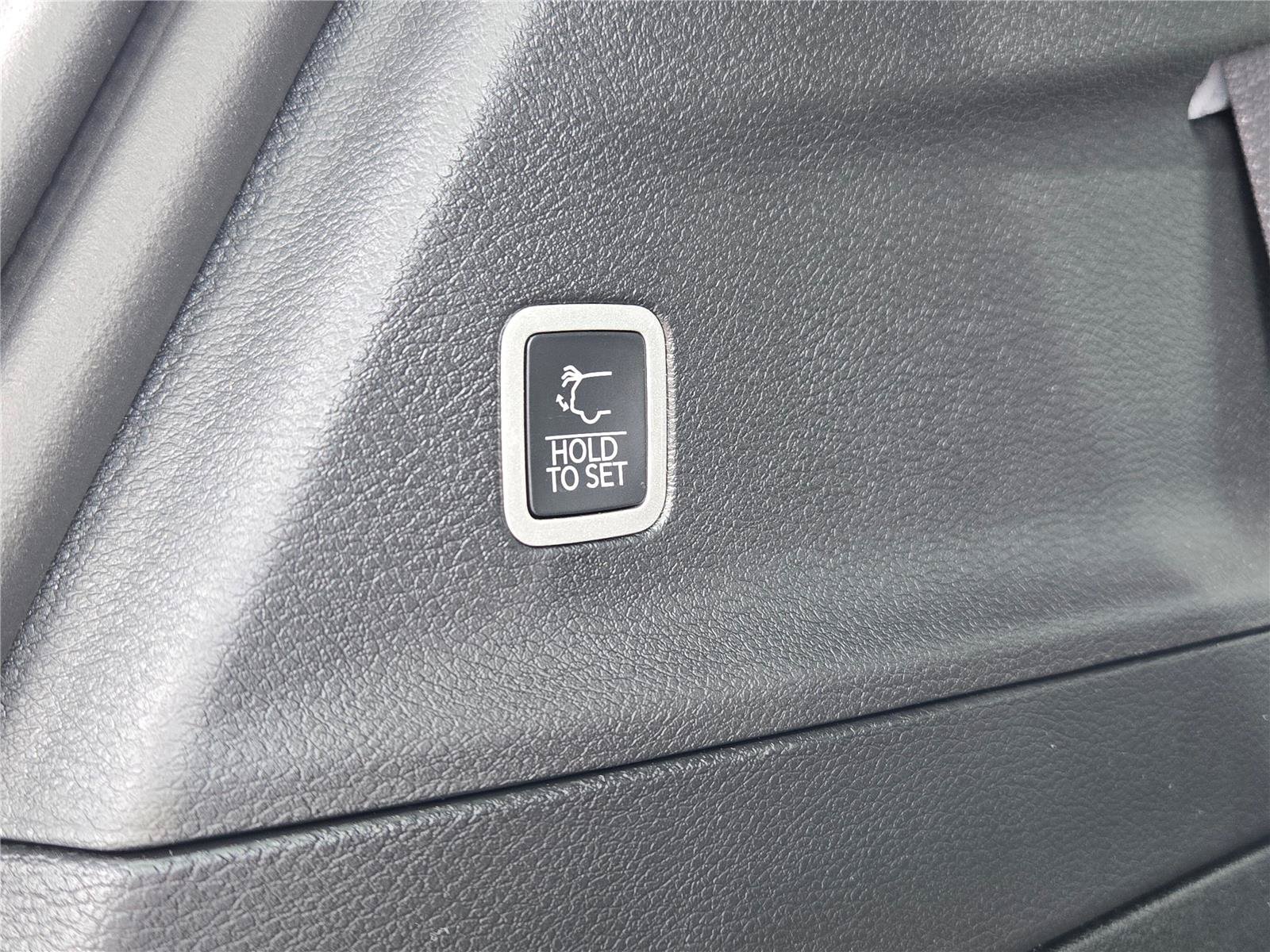 New 2027 Chrysler Pacifica Select FWD image 15