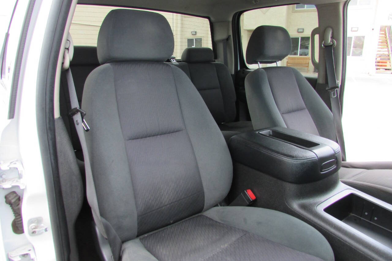 Used 2007 Chevrolet Silverado 2500 LT w/ 2LT Convenience Package AWD/4WD image 28