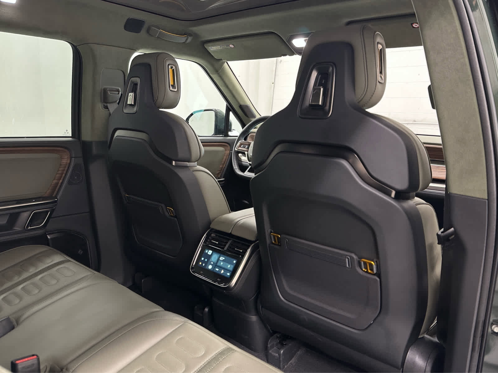 Used 2024 Rivian R1S Adventure image 21
