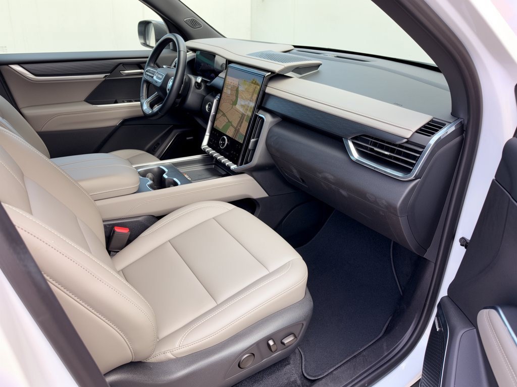 Used 2026 GMC Acadia Elevation w/ Elevation Premium Package FWD image 30