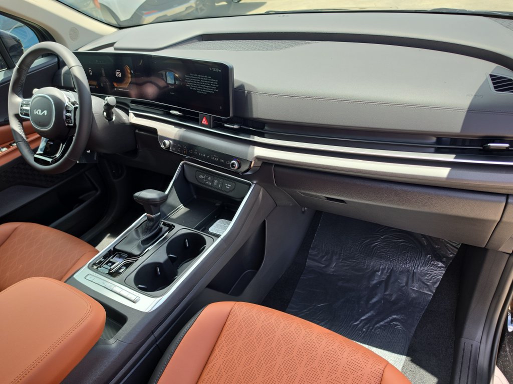 New 2026 Kia Carnival EX FWD image 12
