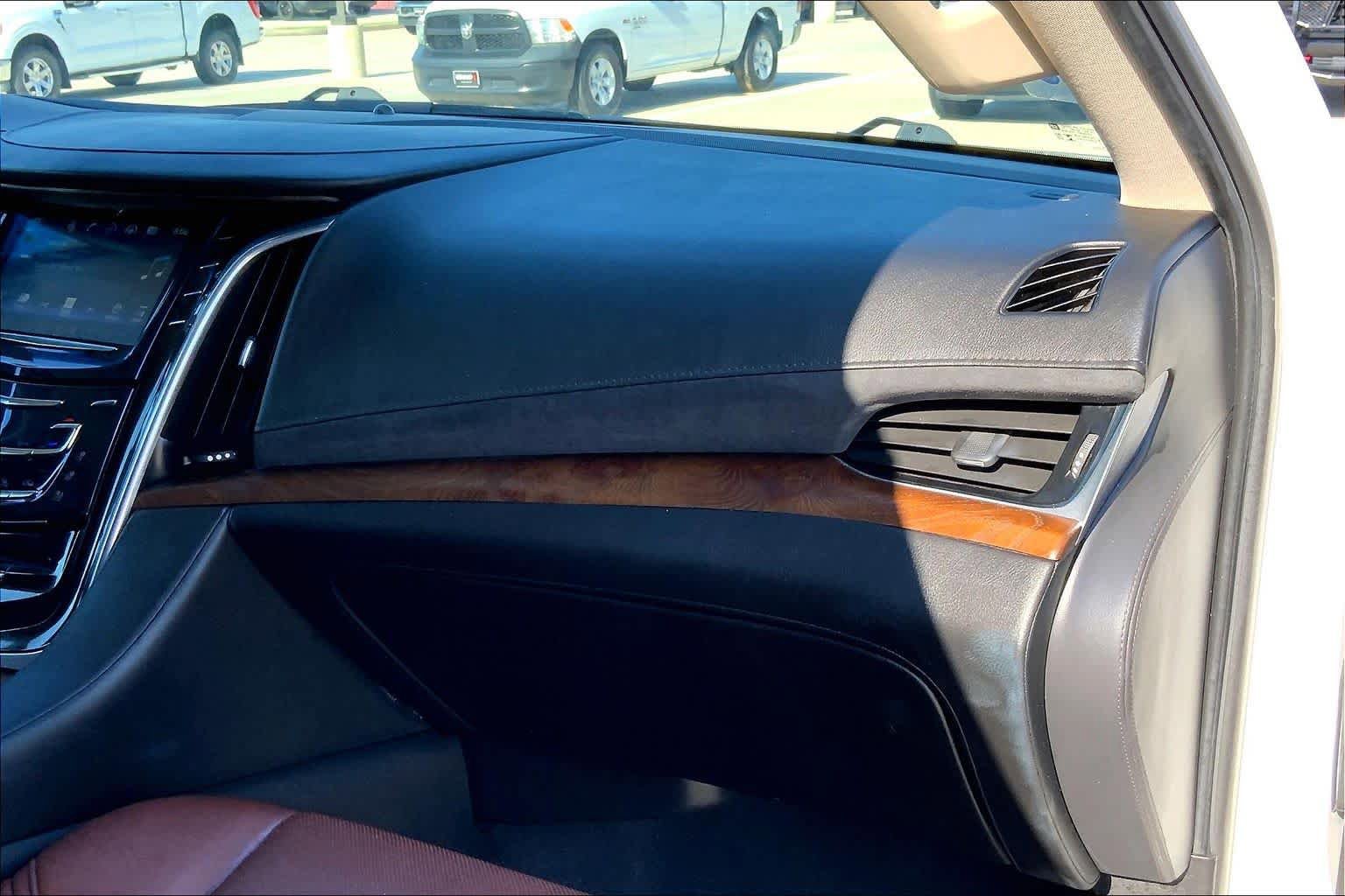 Used 2019 Cadillac Escalade Premium Luxury RWD image 19