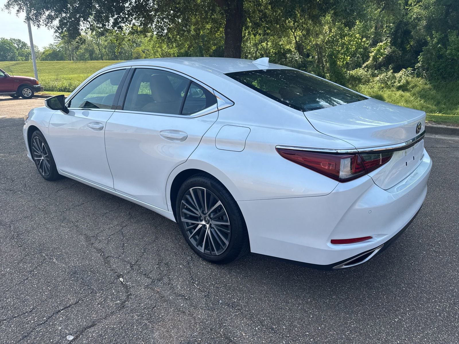 Used 2022 Lexus ES 350 w/ Premium Package image 5