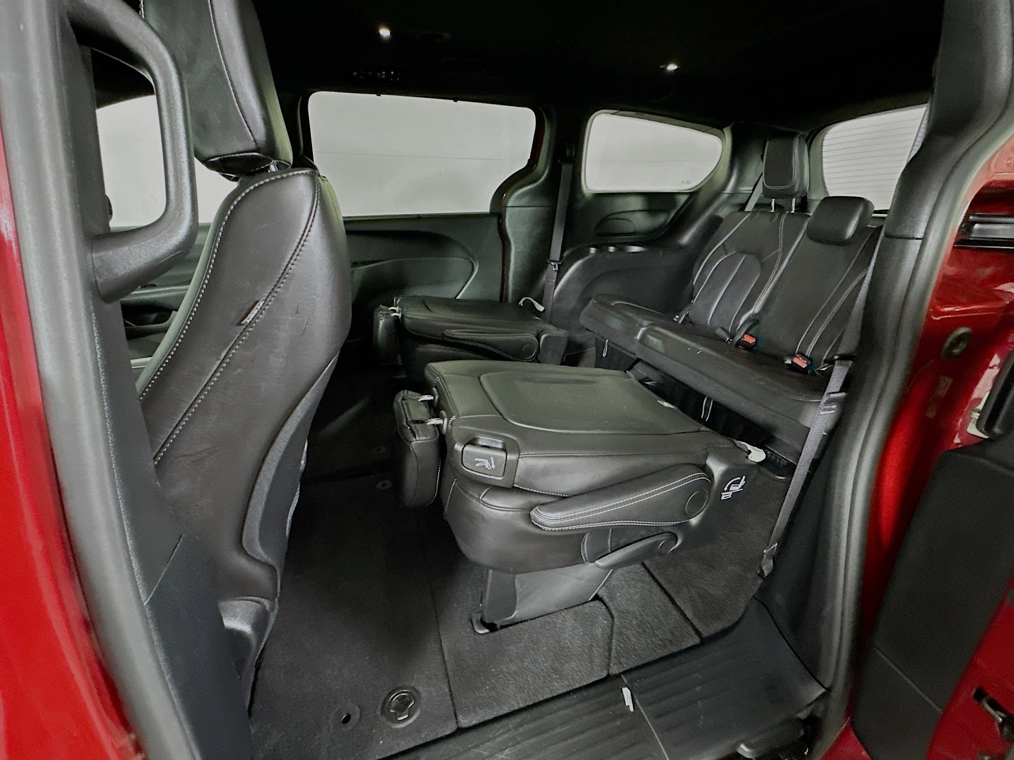 Used 2025 Chrysler Pacifica Select image 26