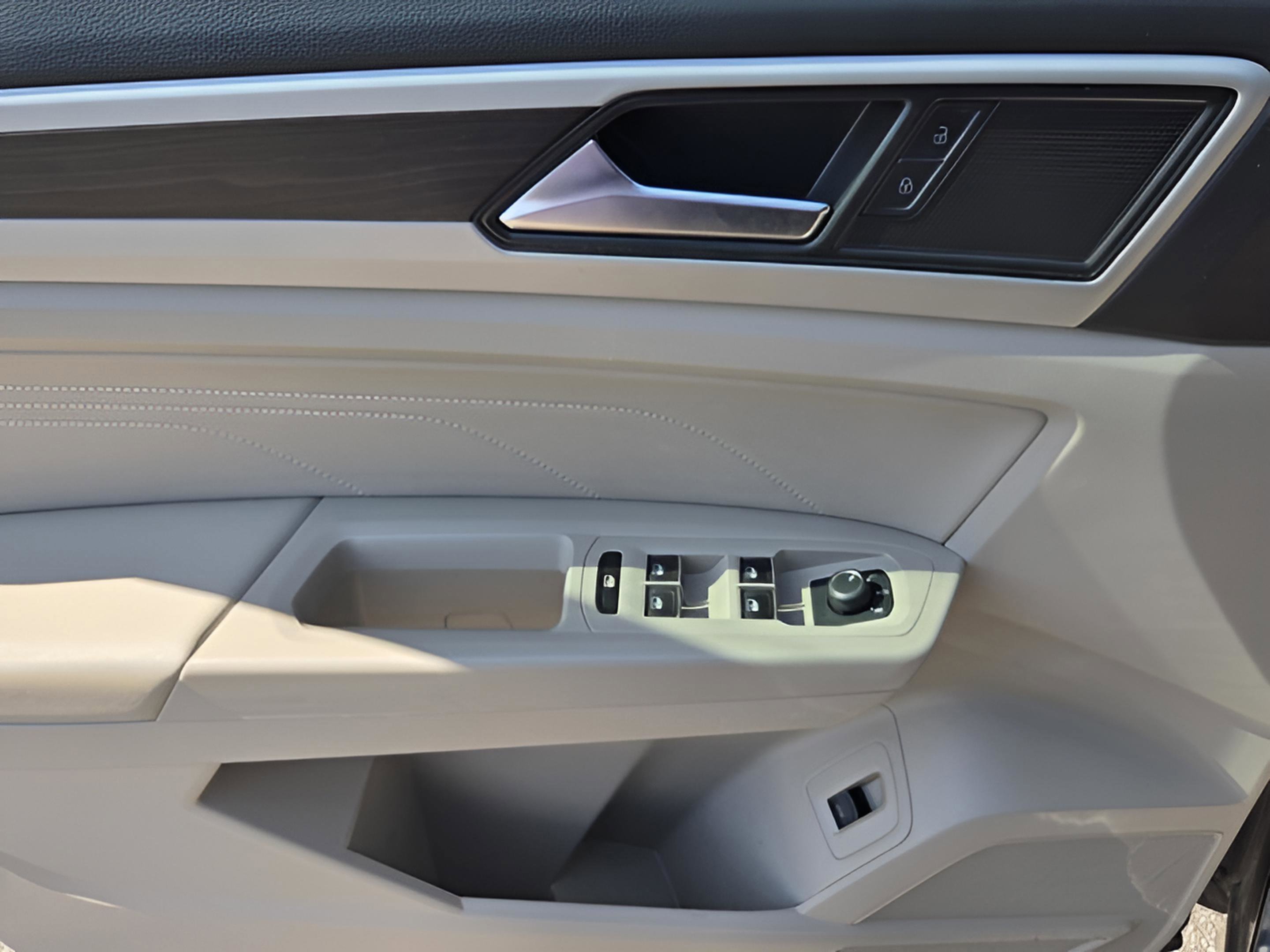 Used 2022 Volkswagen Atlas SE w/ Black Wheel Package image 14