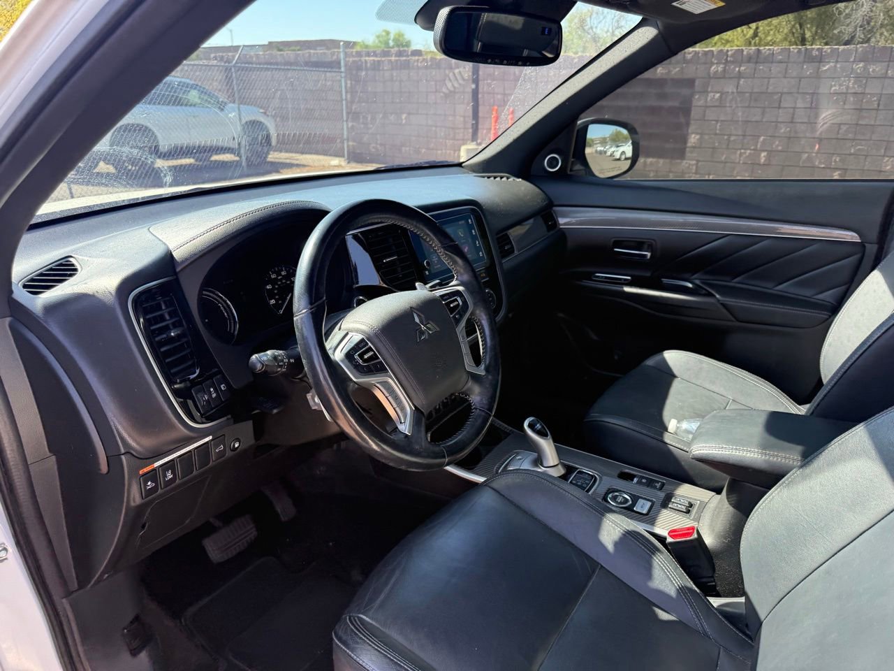 Used 2019 Mitsubishi Outlander 4WD Plug-In Hybrid image 13