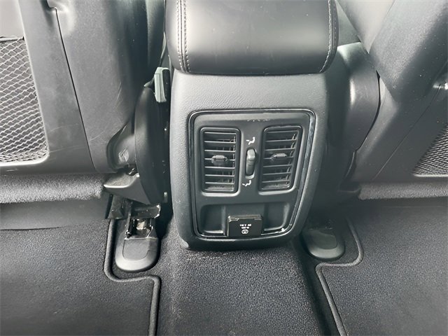 Used 2020 Jeep Grand Cherokee Laredo w/ Security & Convenience Group image 27