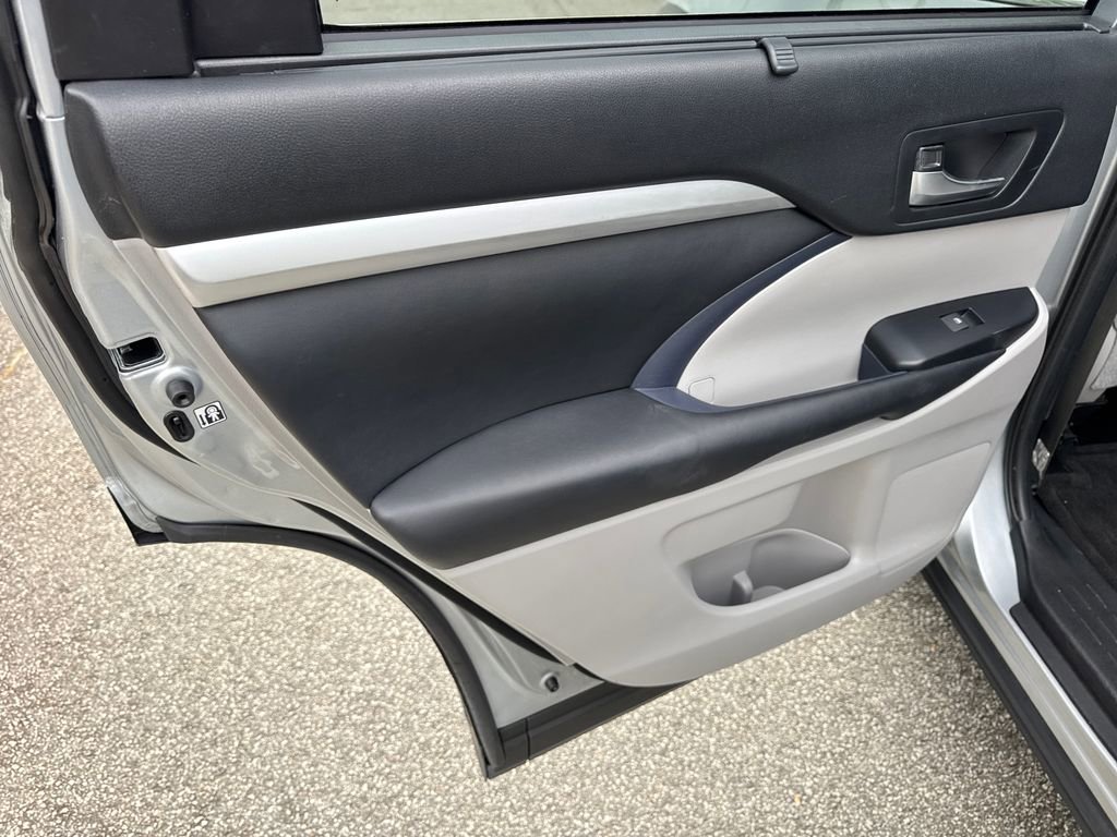 Used 2019 Toyota Highlander XLE FWD image 21