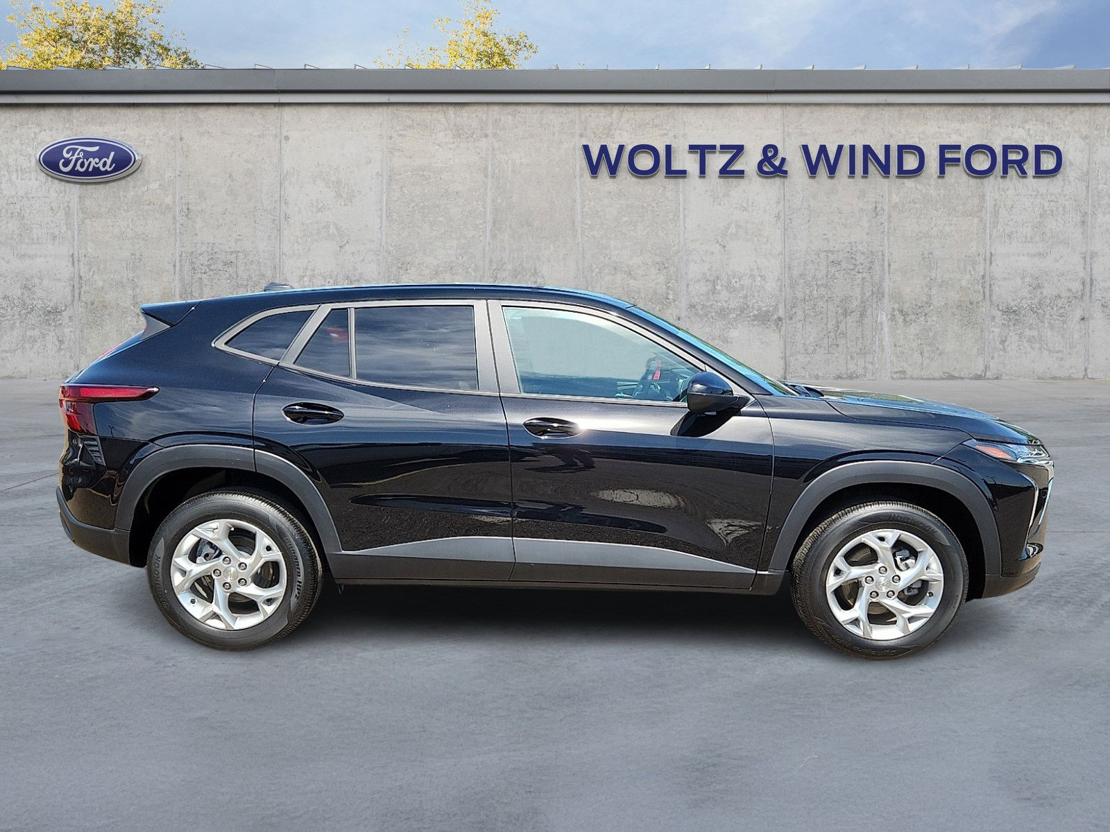 Used 2025 Chevrolet Trax LS w/ LS Convenience Package FWD image 7