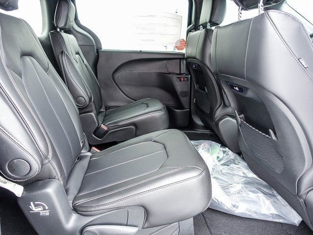 New 2026 Chrysler Pacifica Select FWD image 11