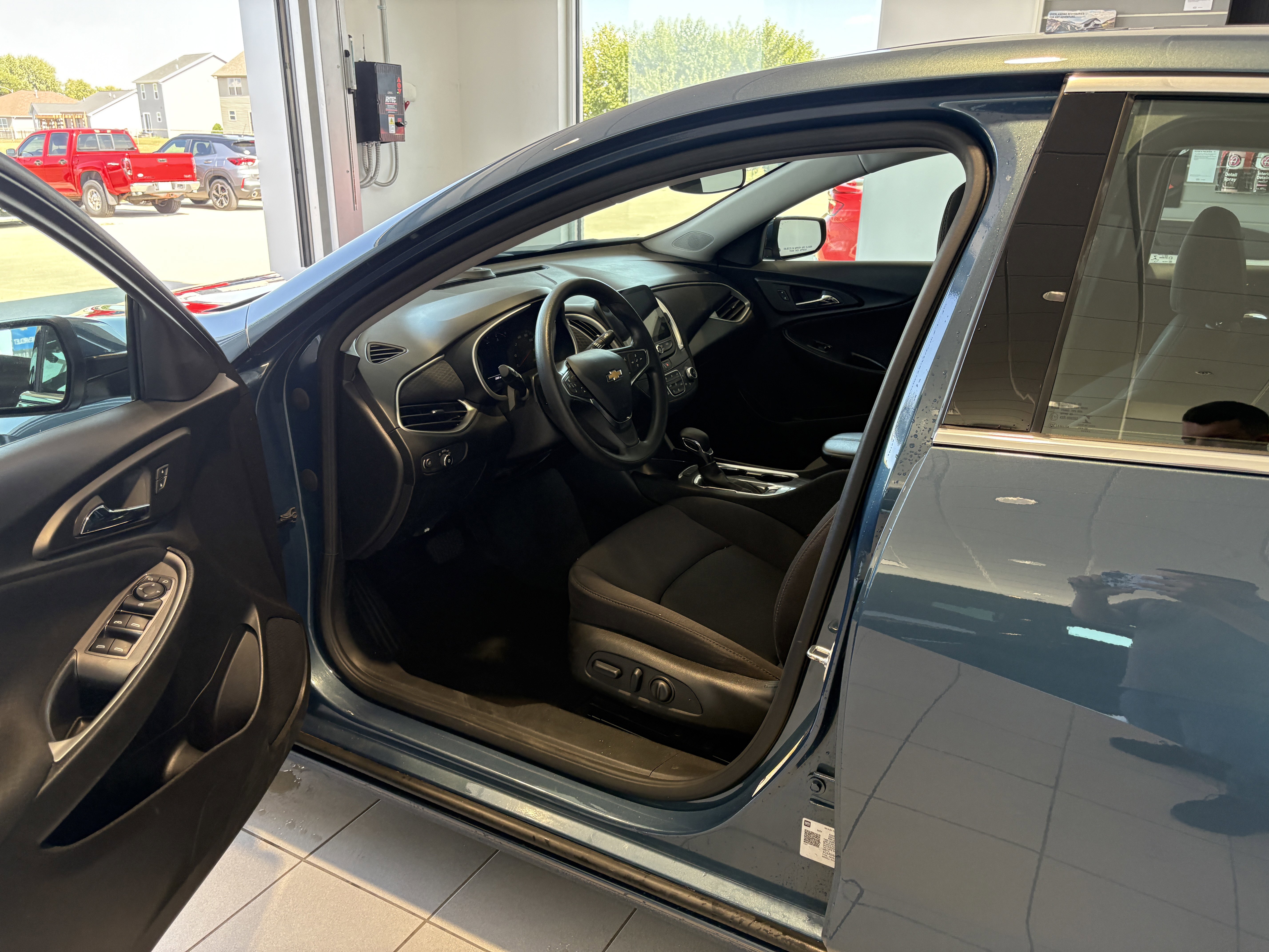 Used 2024 Chevrolet Malibu LT image 9