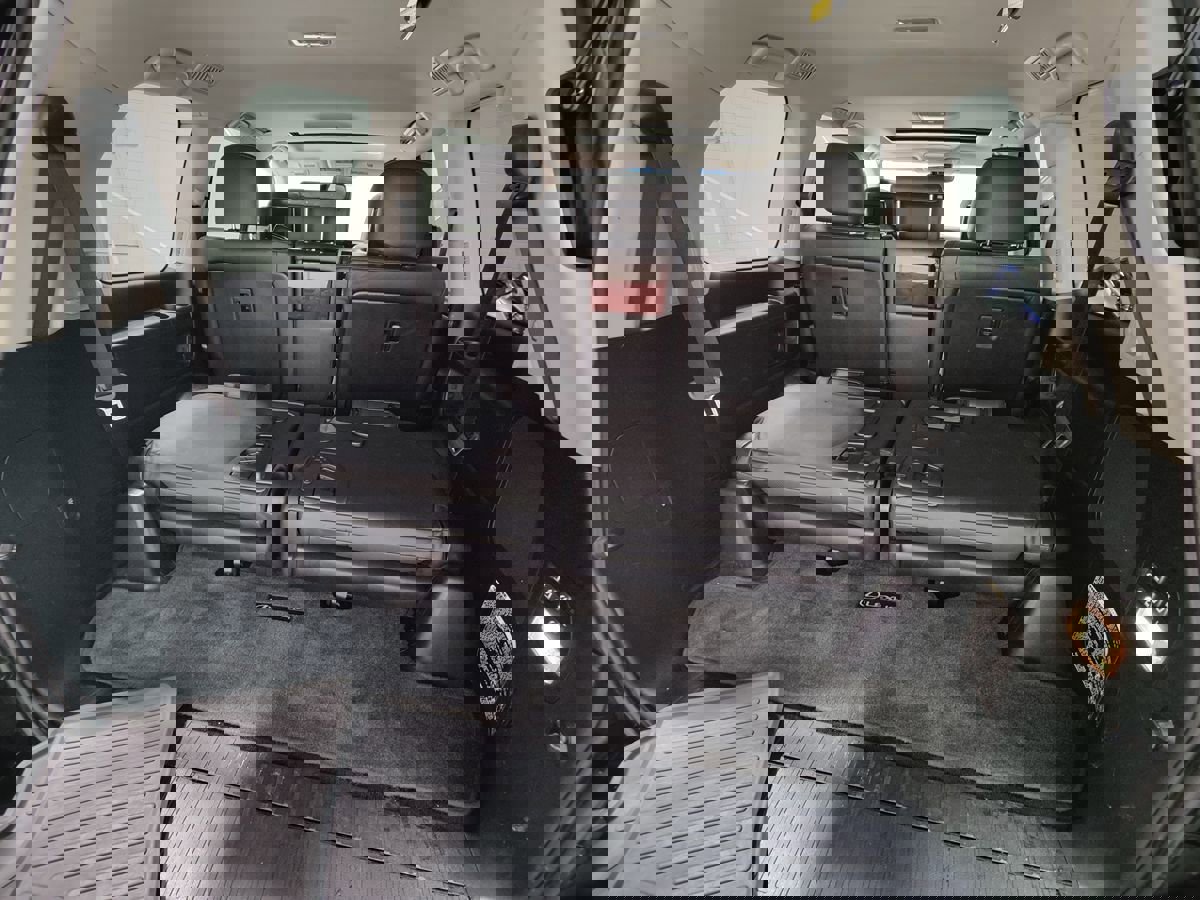 Used 2015 Lexus LX 570 4WD w/ Luxury Package image 11