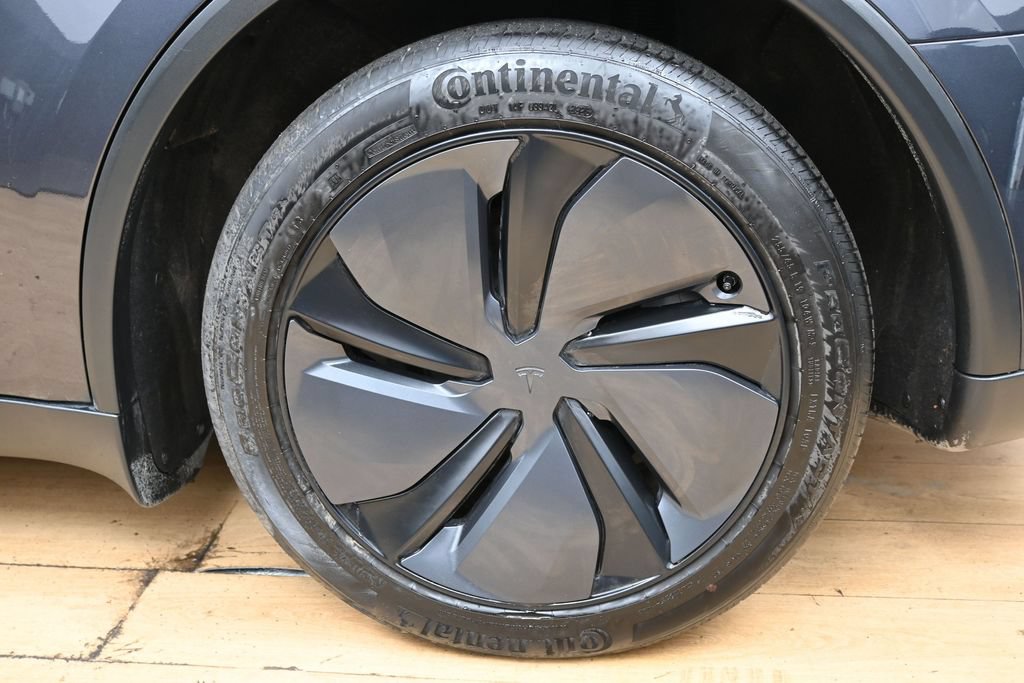 Used 2026 Tesla Model Y Long Range RWD image 11