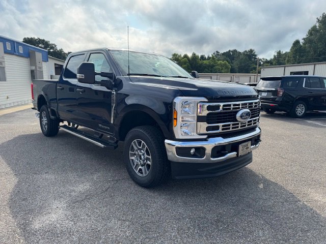 New 2025 Ford F250 4x4 Crew Cab Super Duty image 4