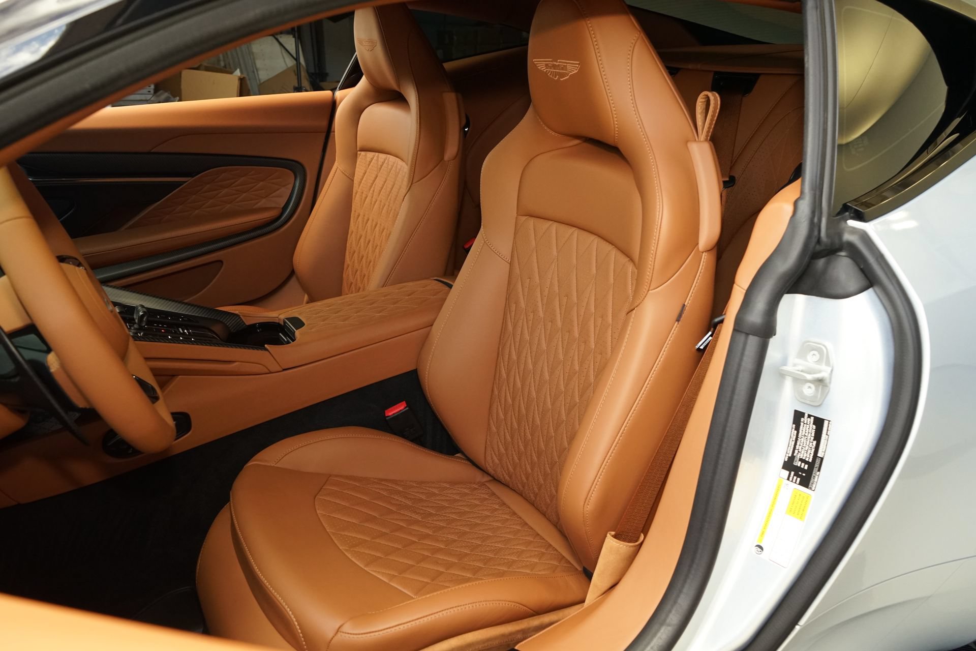 Used 2025 Aston Martin DB12 Coupe RWD image 17