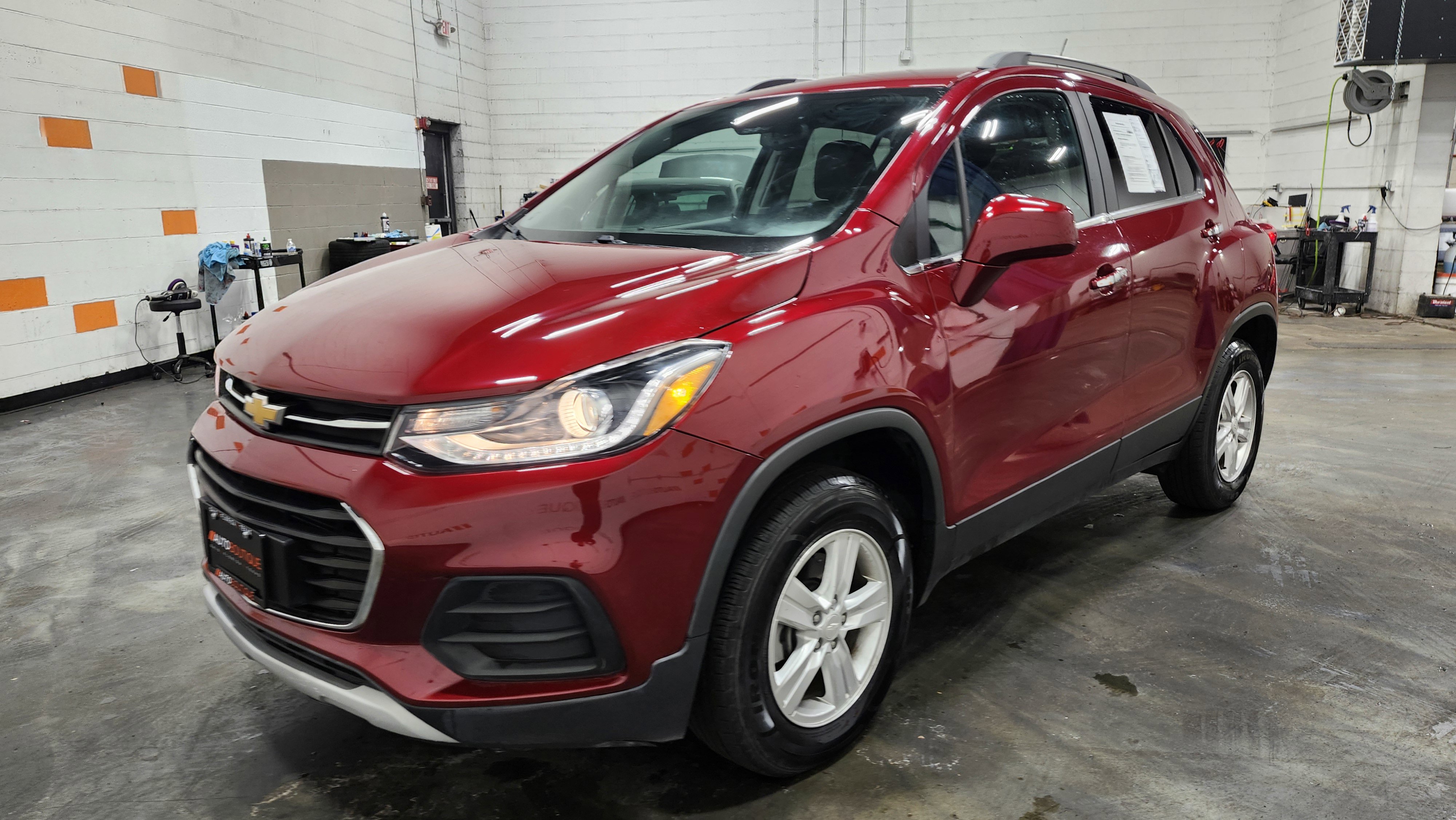 Used 2020 Chevrolet Trax LT w/ LT Convenience Package image 11