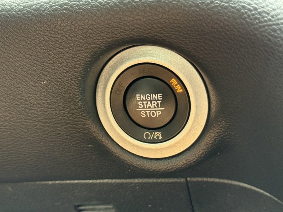 Used 2020 Chrysler Pacifica Touring-L Plus image 36