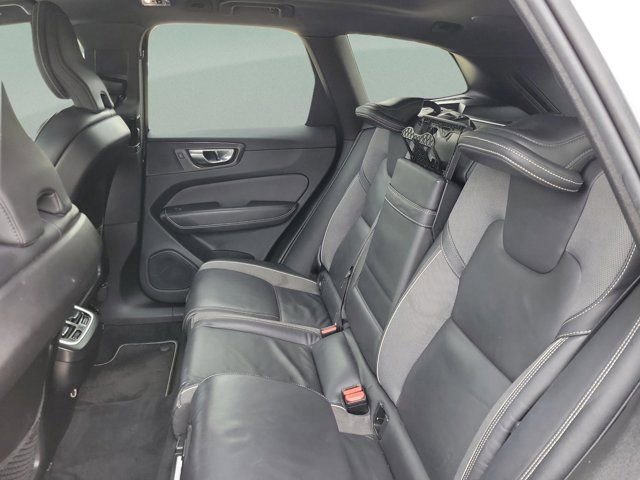 Used 2020 Volvo XC60 T5 R-Design image 22