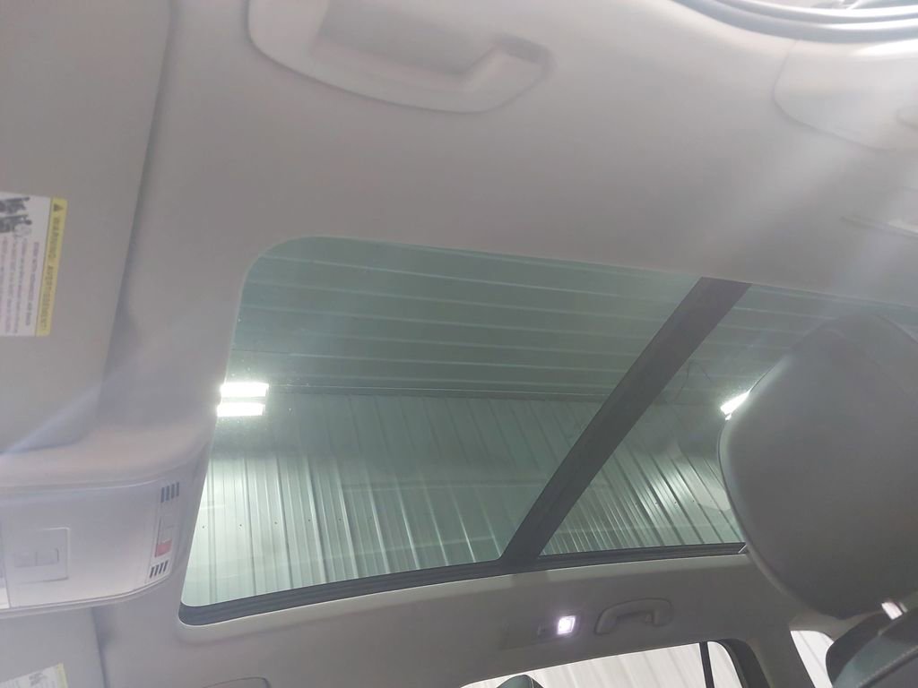 Used 2023 Volkswagen Tiguan SE image 30