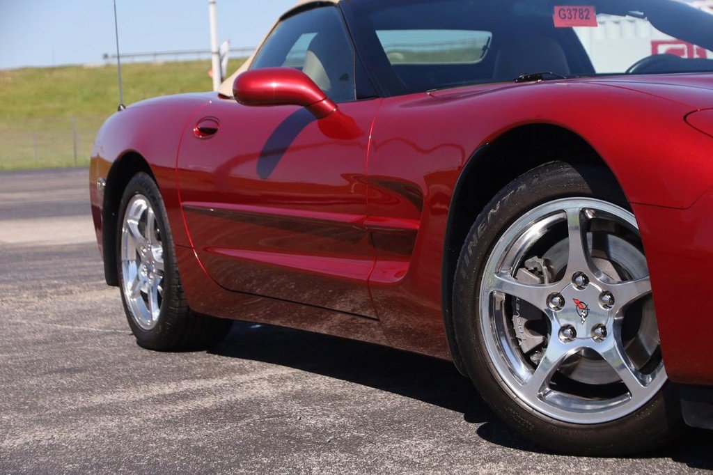 Used 2004 Chevrolet Corvette Convertible w/ Preferred Equipment Group RWD image 3