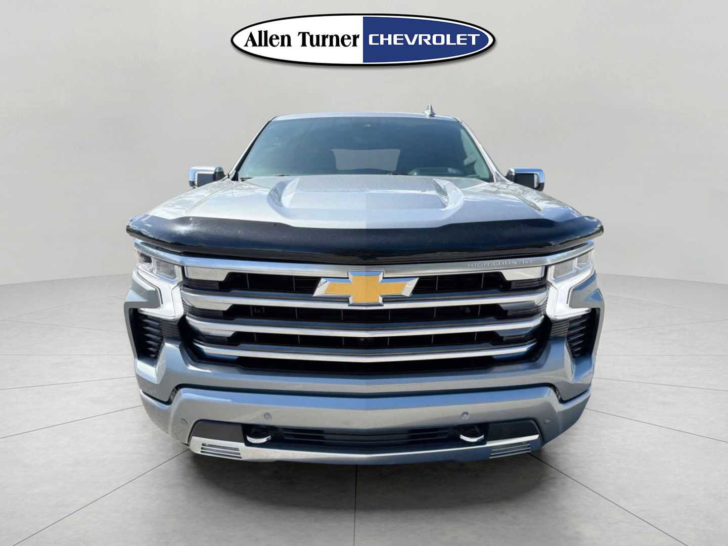 Used 2024 Chevrolet Silverado 1500 High Country w/ Technology Package image 2
