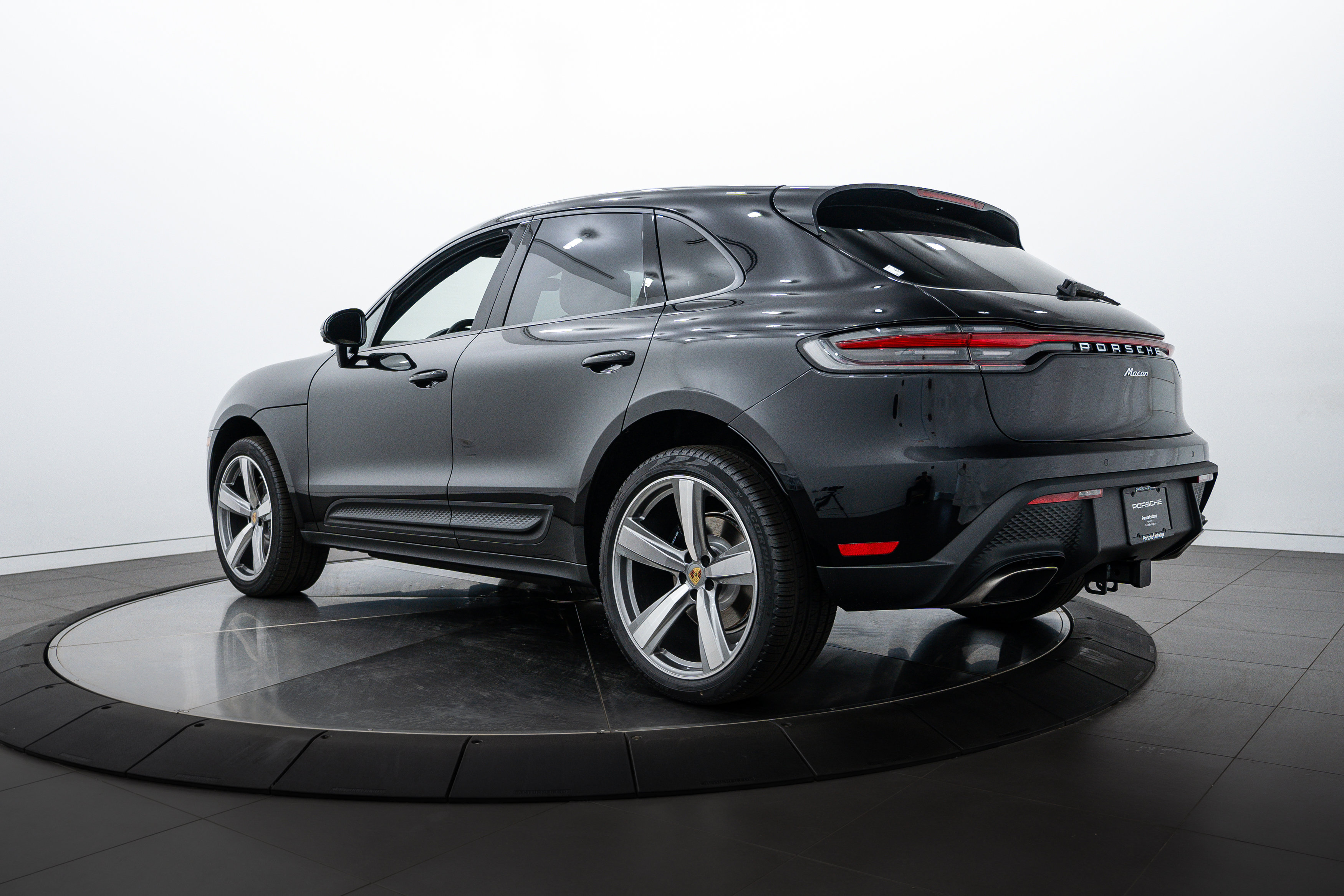 New 2025 Porsche Macan image 3