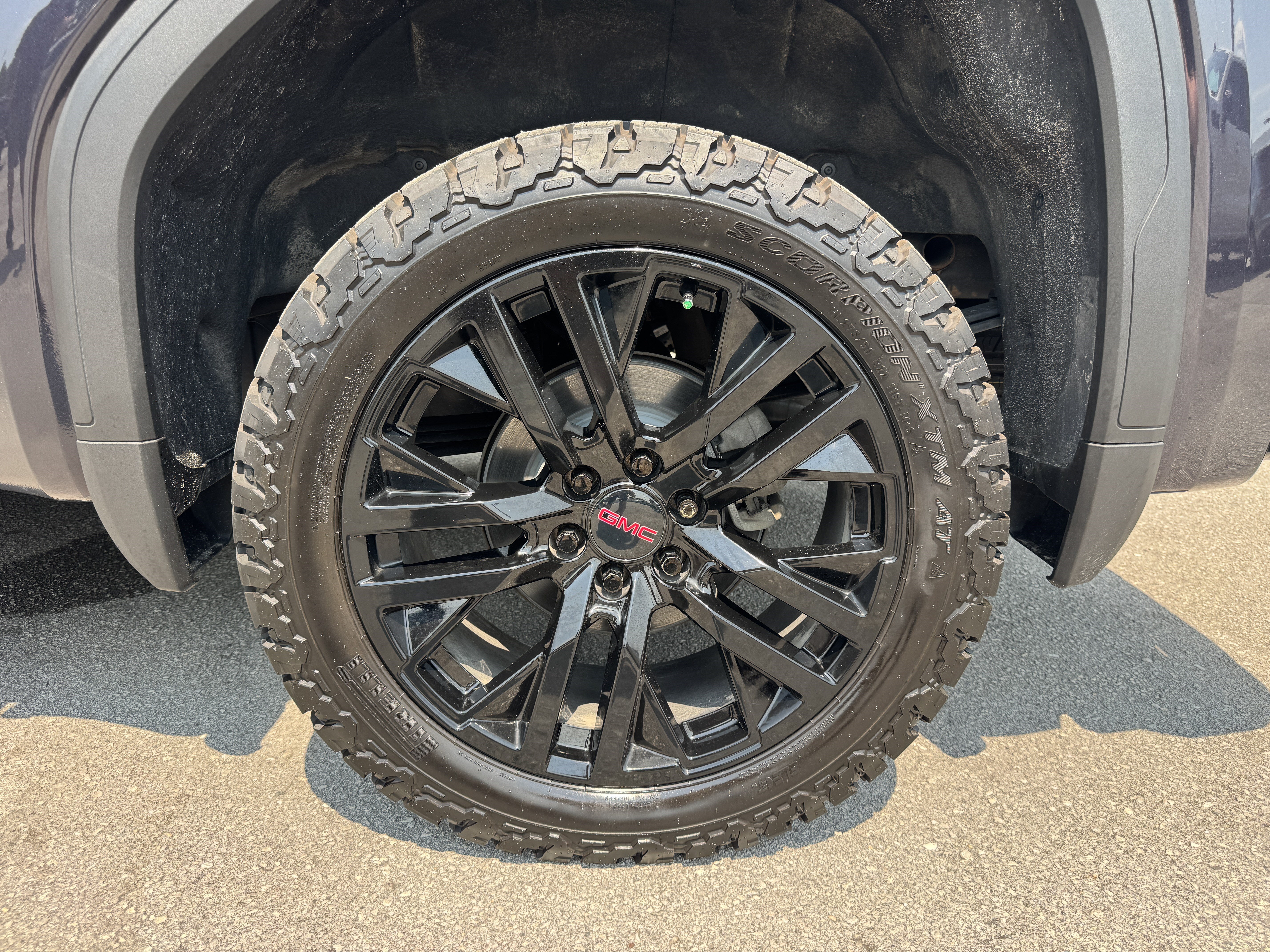 Used 2023 GMC Sierra 1500 Denali w/ Technology Package AWD/4WD image 10