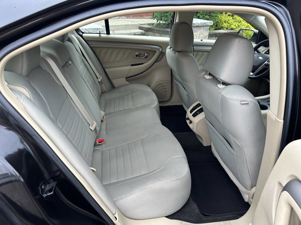 Used 2013 Ford Taurus SE image 24