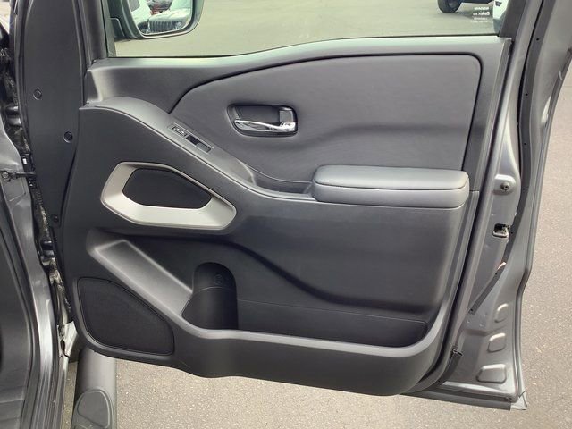 Used 2024 Nissan Frontier SV w/ Technology Package image 35