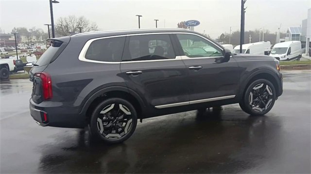 New 2025 Kia Telluride S image 3