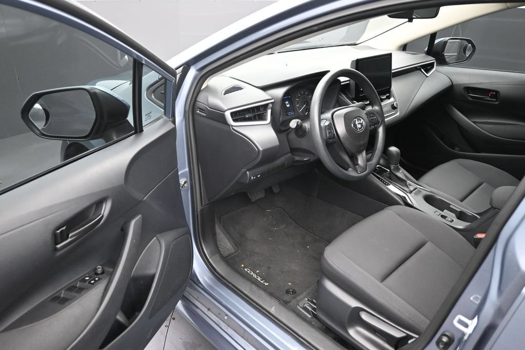 Used 2025 Toyota Corolla LE FWD image 10