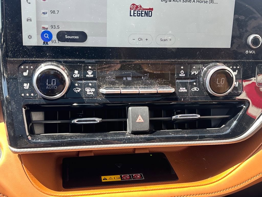 Used 2025 Toyota Highlander Platinum image 13