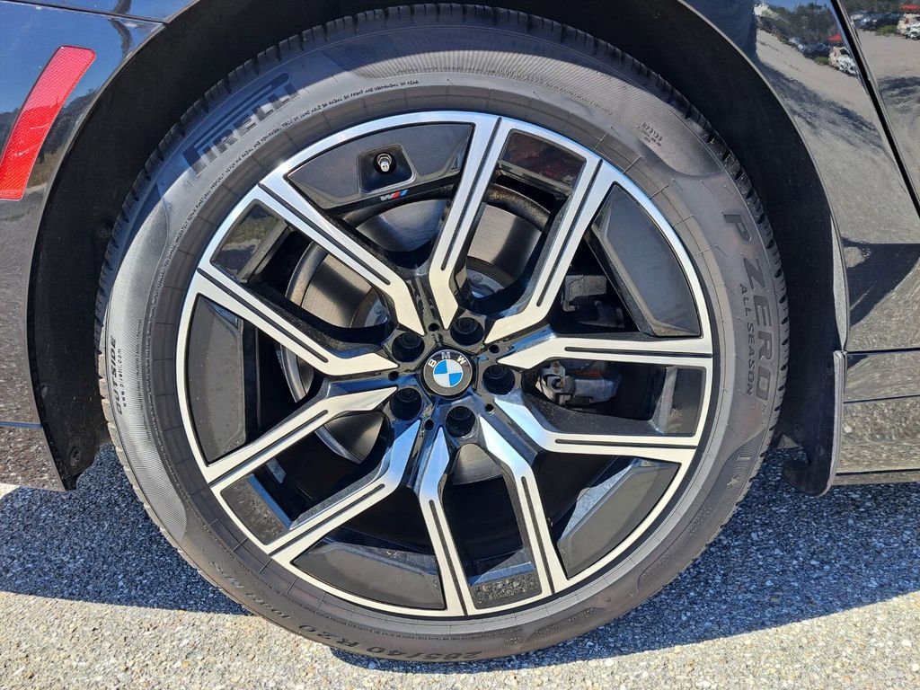 Used 2024 BMW 750e xDrive image 18