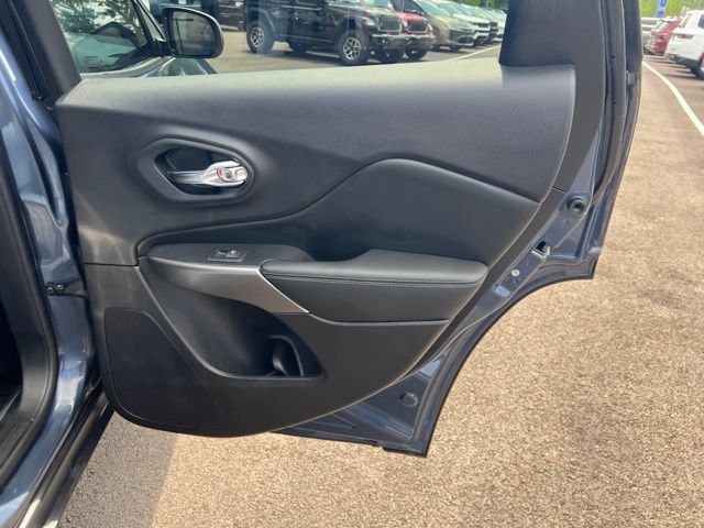 Used 2020 Jeep Cherokee Latitude FWD image 22