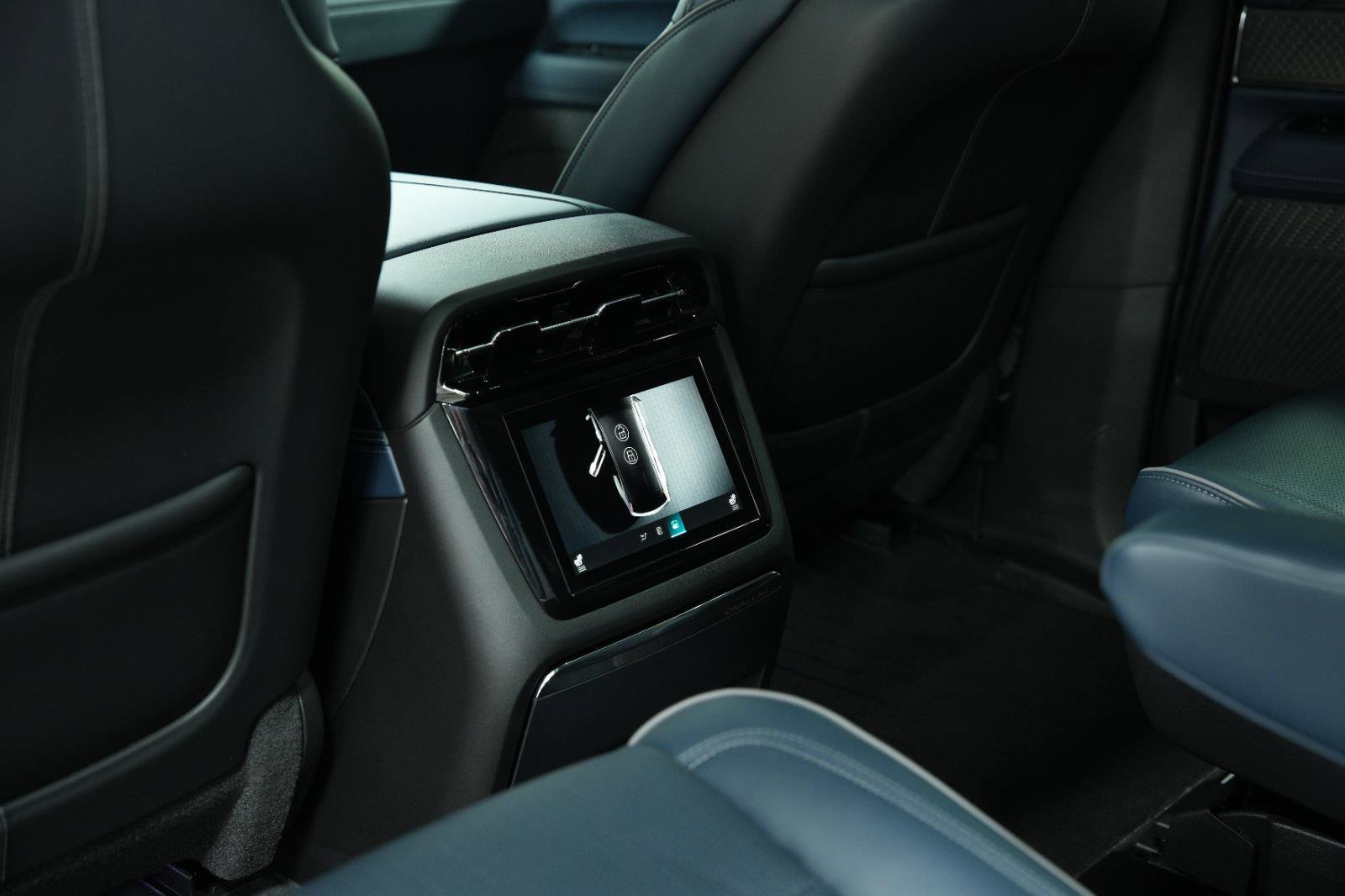 Used 2025 Cadillac Escalade IQ Luxury 2 w/ LPO, Premium Carpet Package image 22