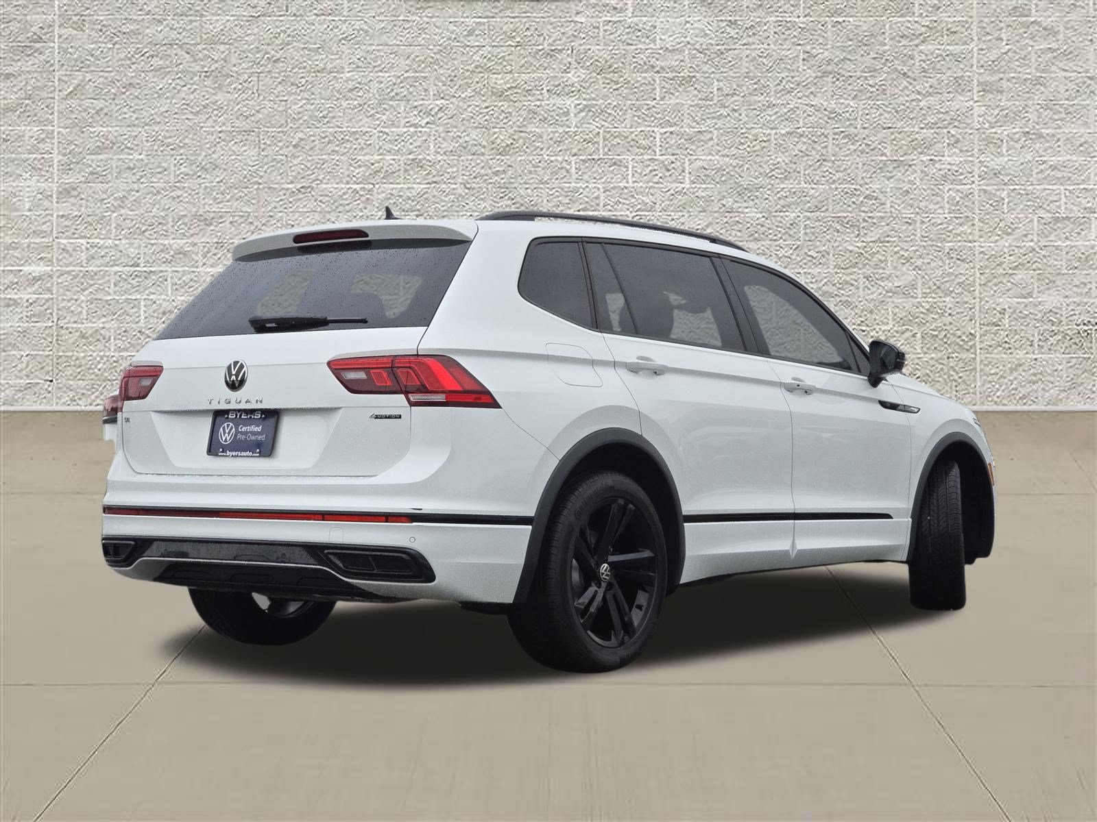 Certified 2023 Volkswagen Tiguan SE R-Line AWD/4WD image 7