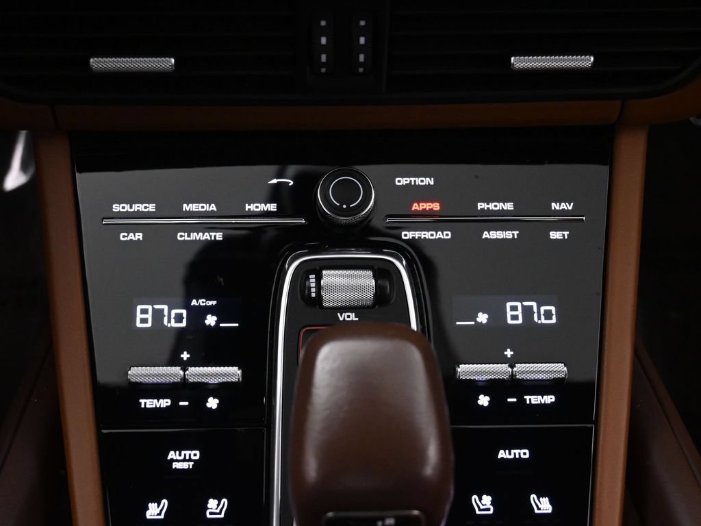 Used 2021 Porsche Cayenne Turbo w/ Premium Package Plus AWD/4WD image 41