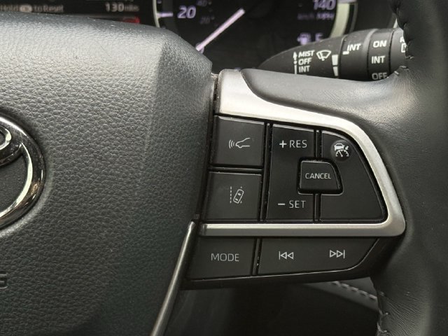 Used 2024 Toyota Highlander XSE FWD image 15