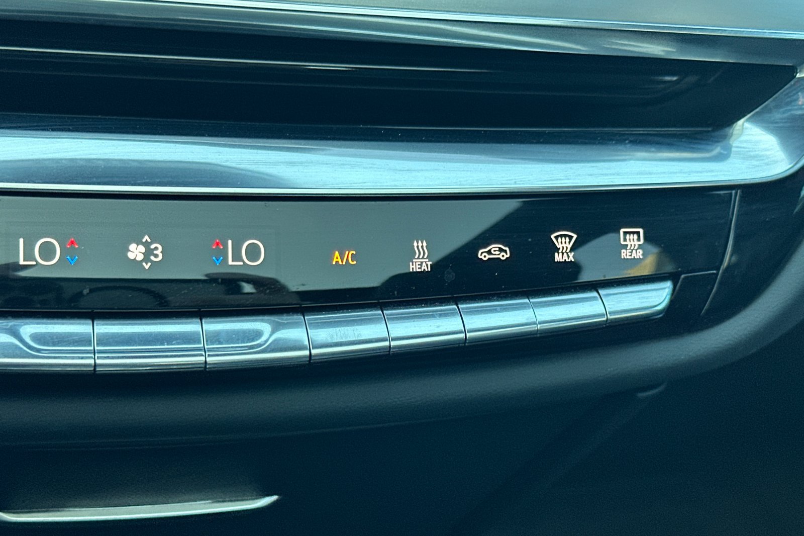 Used 2025 Cadillac Lyriq Luxury AWD/4WD image 29