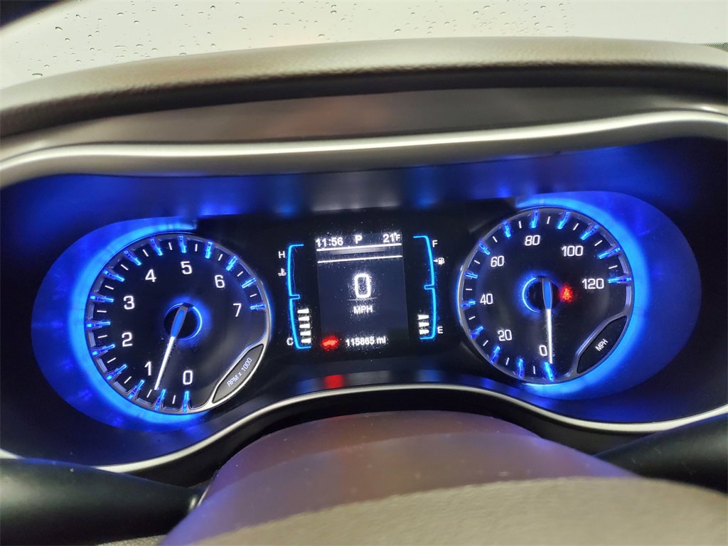 Used 2017 Chrysler Pacifica Touring image 14