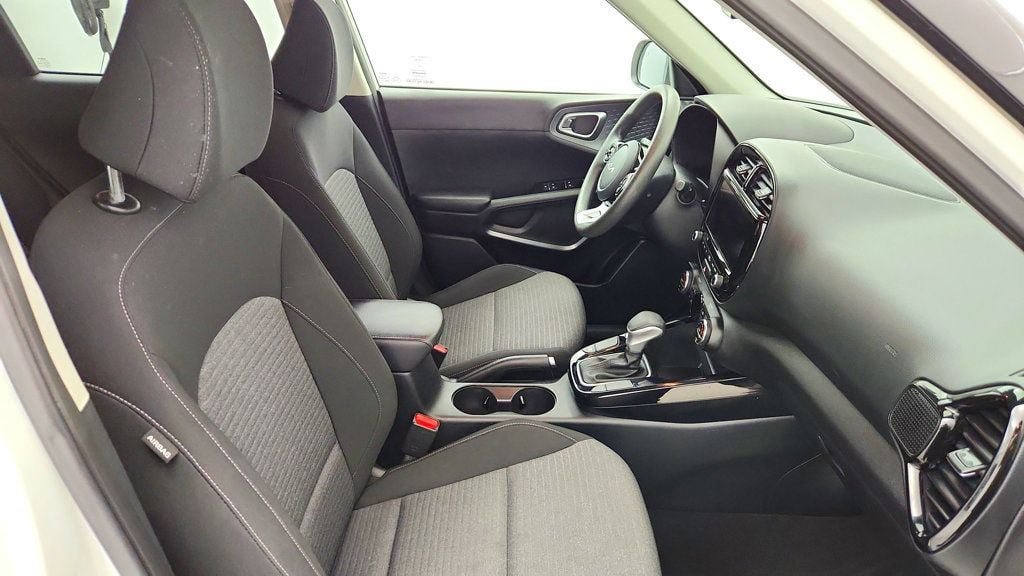 Used 2022 Kia Soul S FWD image 22
