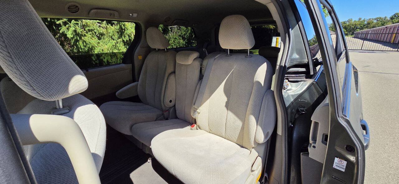 Used 2011 Toyota Sienna LE FWD image 15