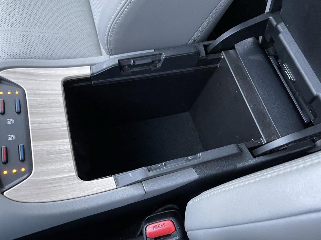 Used 2021 Toyota Venza XLE image 49