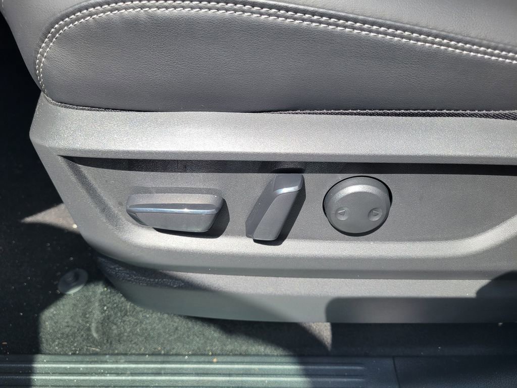 New 2025 Nissan Armada SL w/ Captain's Chari Seat Package image 15