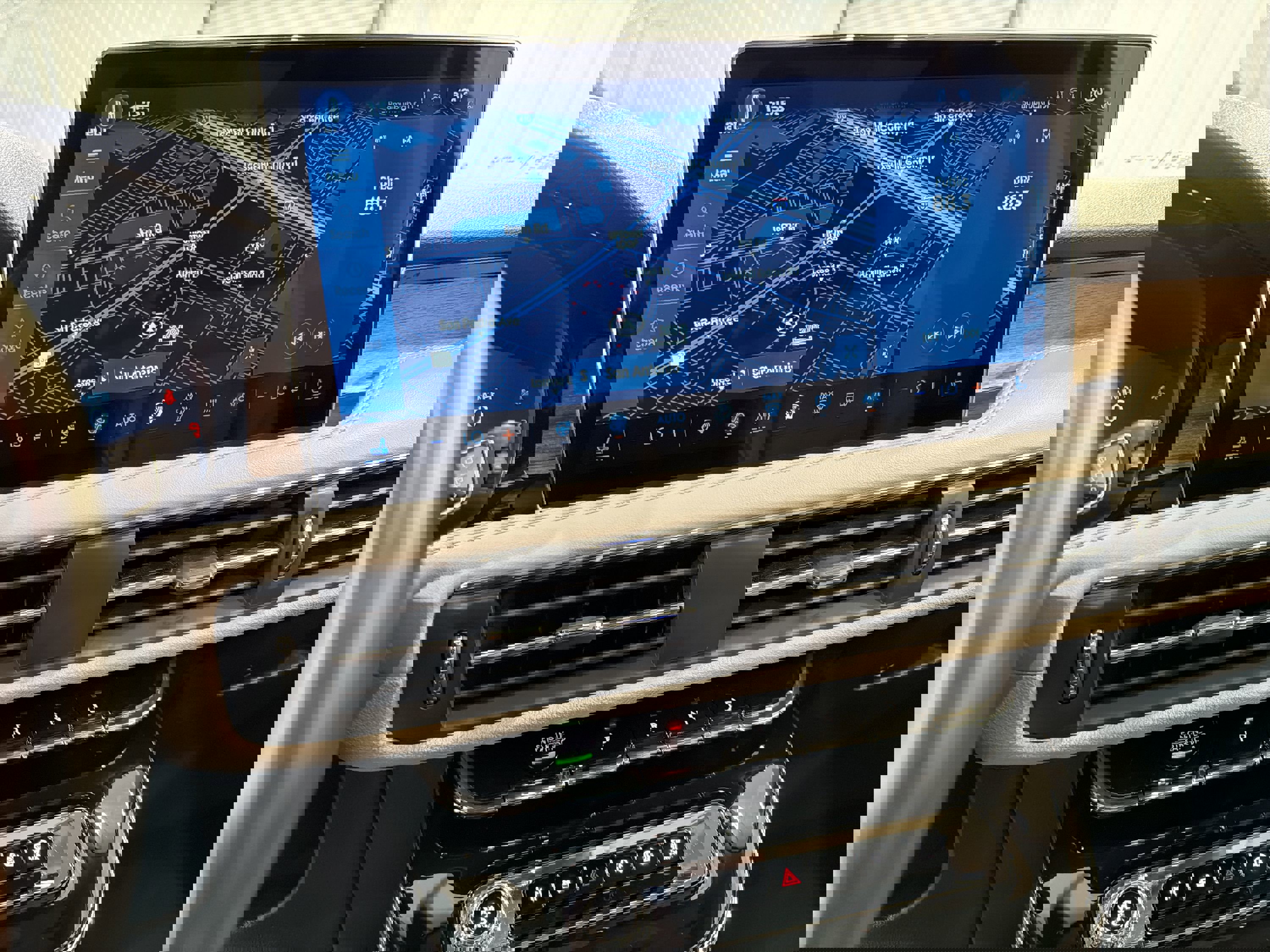 Used 2025 Lincoln Corsair Reserve w/ Equipment Group 202A image 19