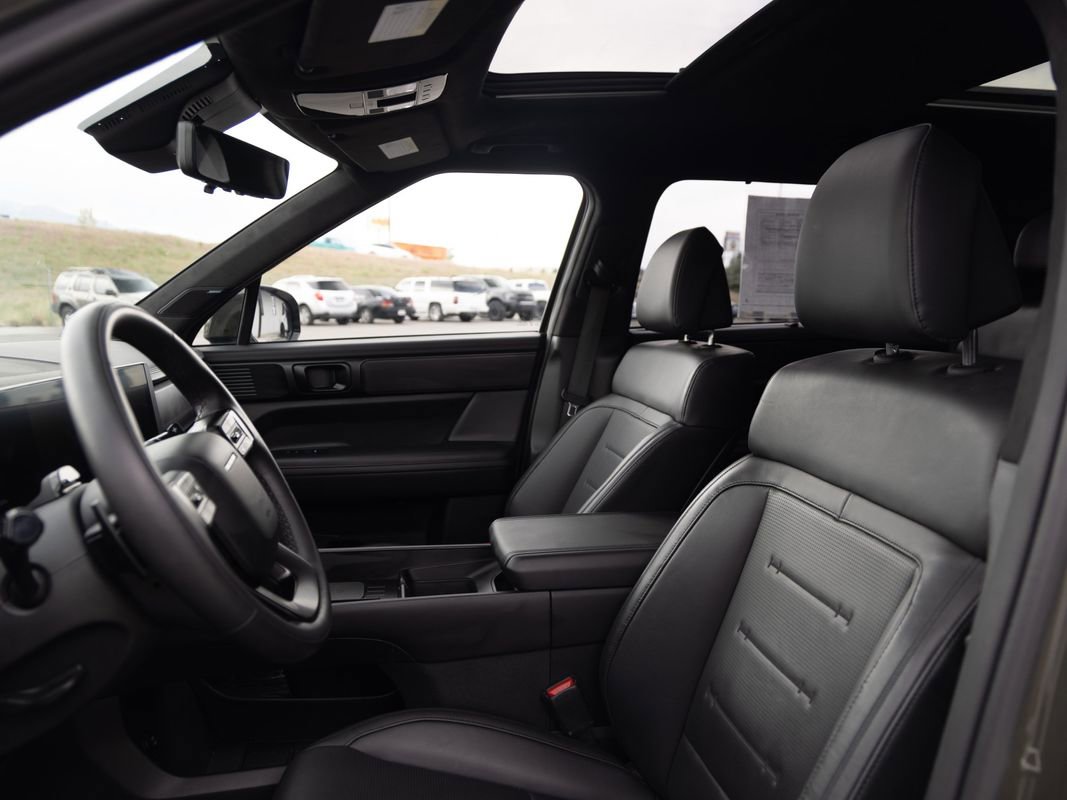 Used 2024 Hyundai Santa Fe Calligraphy AWD/4WD image 16